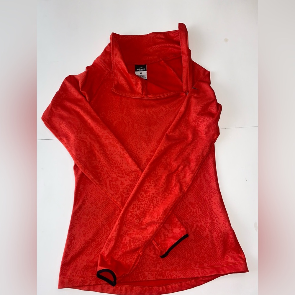 nike pro long sleeves women size small angle zip pullover Dri fit